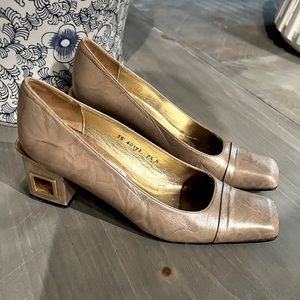Taupe leather , square heel pumps 7.5N